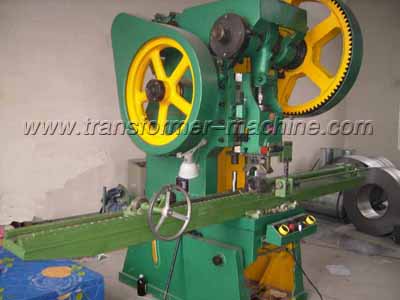 Collecting header pipe punching machine
